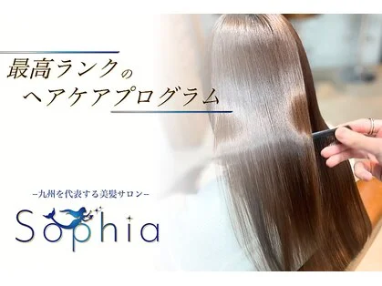 髪の状態を丁寧に確認しながら施術する手元